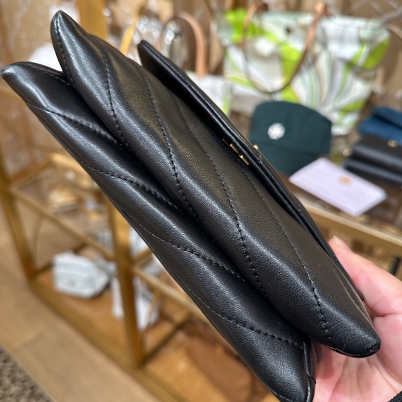 NWT! Tory Burch Kira Chevron Chain Wallet Black Quilted Leather Crossbody 90343 - Picture 6 of 9